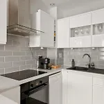 Sg, Charming Chelsea Balcony Suite