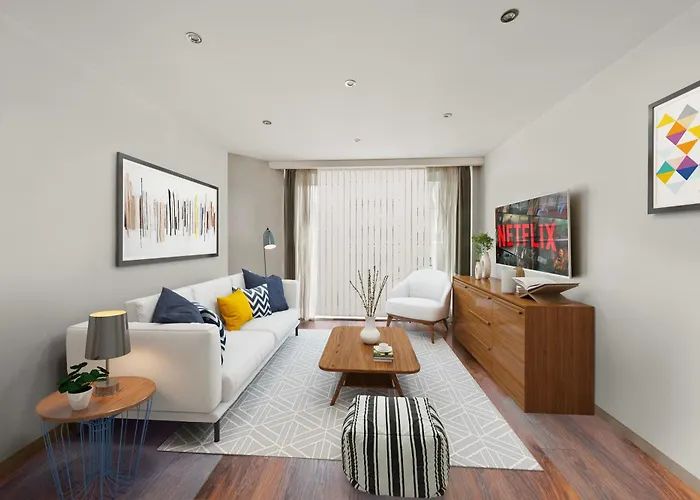 Sg, Charming Chelsea Balcony Suite