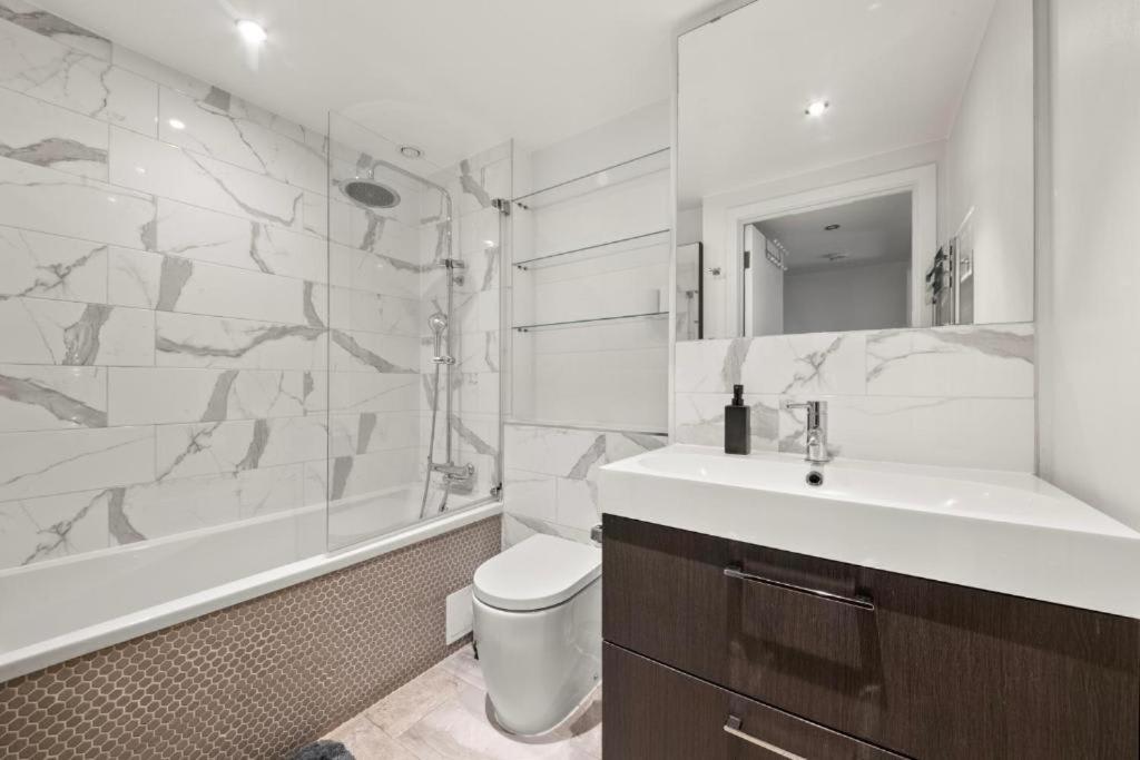 Apartment Sg, Charming Chelsea Balcony *
