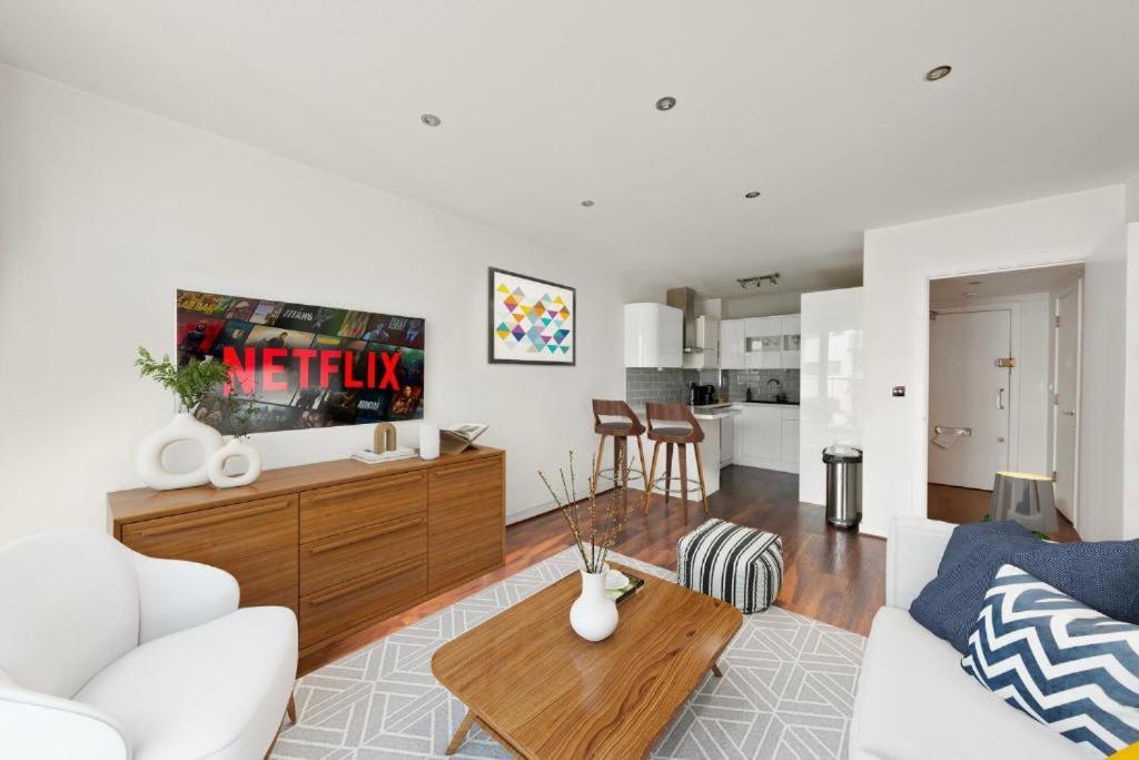 Sg, Charming Chelsea Balcony Apartment London